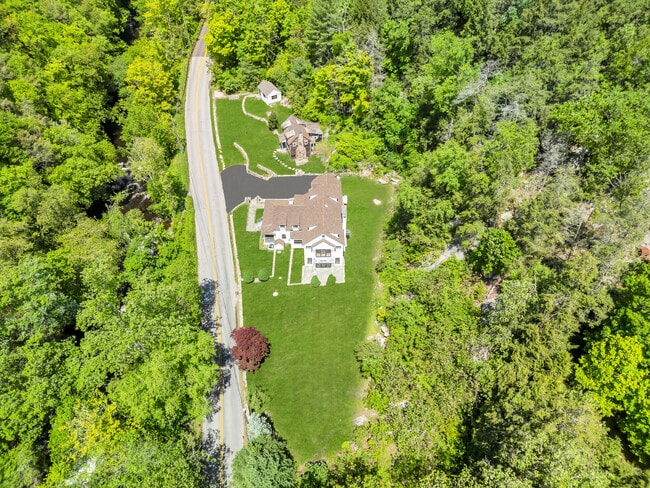 Building Photo - 153 Valley Forge Rd