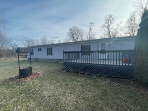 Building Photo - 3 Bedroom/ 2 Bath