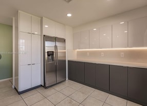 Building Photo - 2235 SE 6th Ct