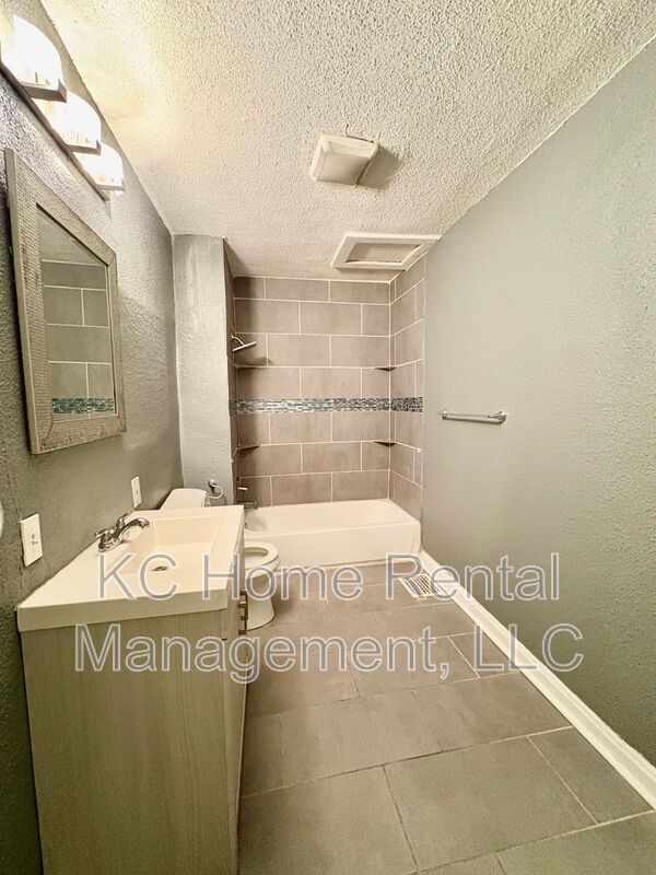 Building Photo - 6103 Walrond Ave
