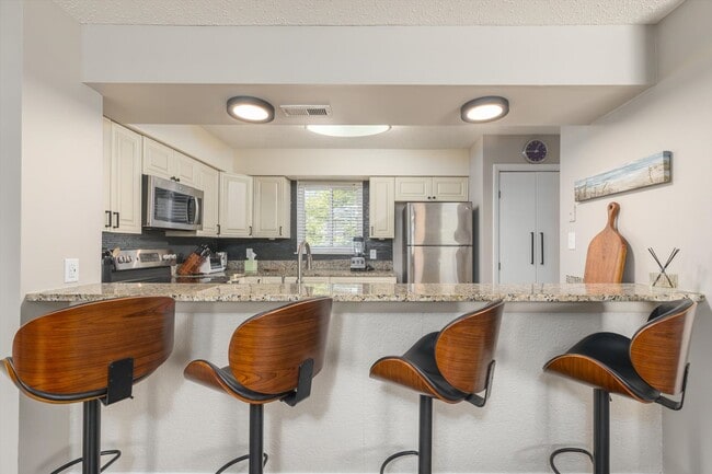 Building Photo - Fully Furnished Beach Rental