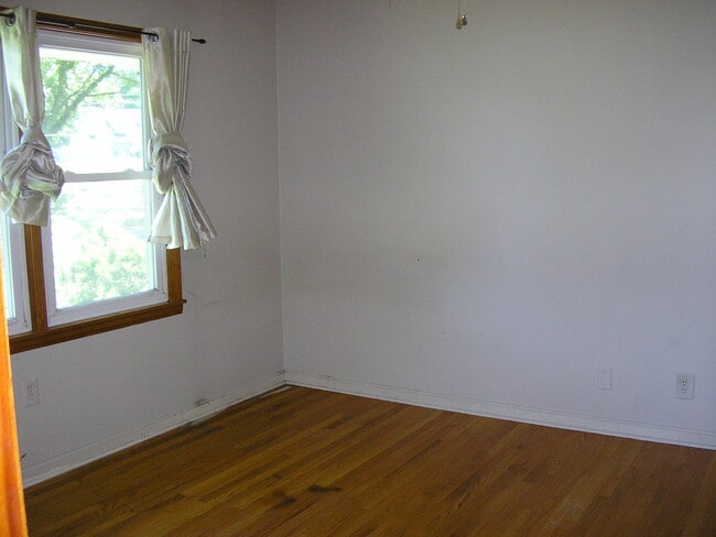 Building Photo - 2427 Smallhouse Rd