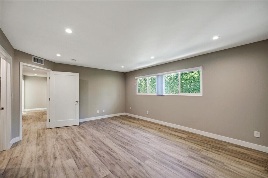 Building Photo - 5346 Tyrone Ave