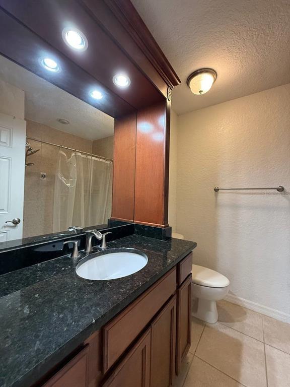 Building Photo - 704 Lyndhurst St