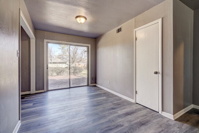 Building Photo - Stunning 3-Bedroom Property / With Shelter