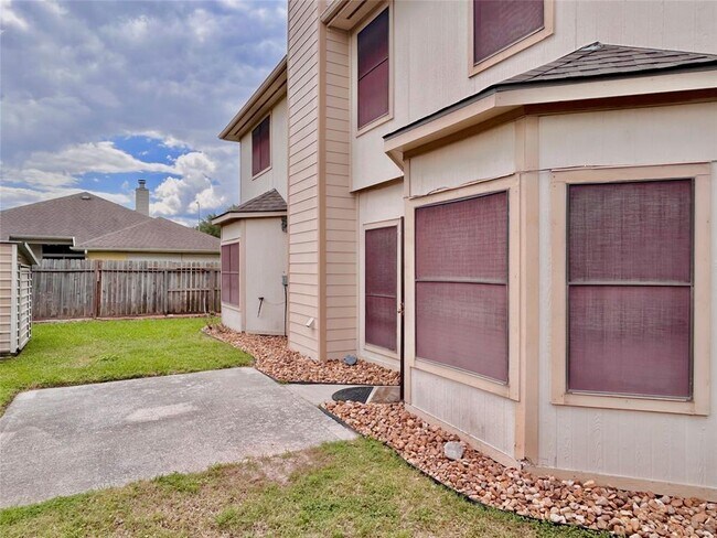 Building Photo - 2519 Silver Meadow Dr