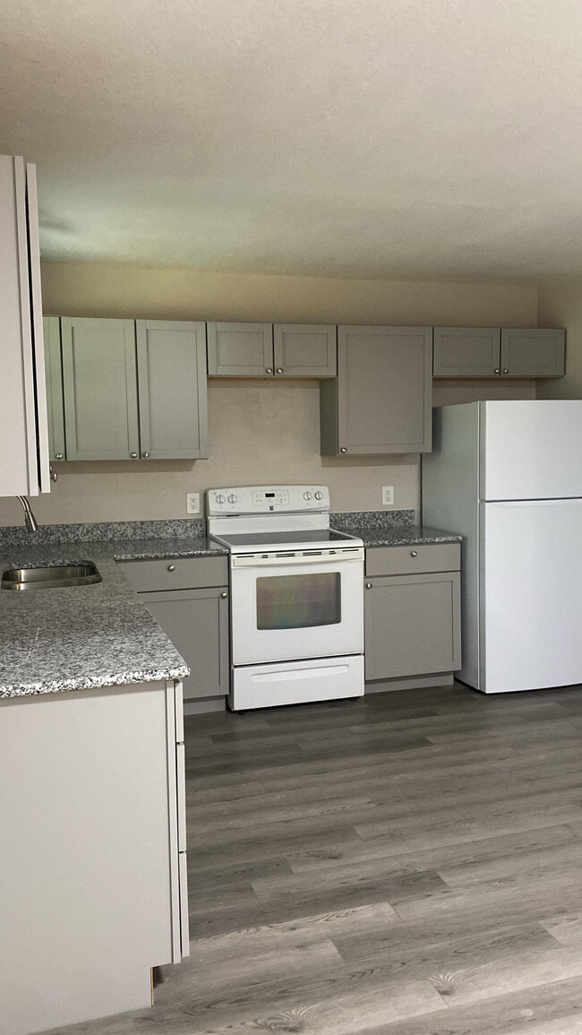 Building Photo - 122 Hampton Dr