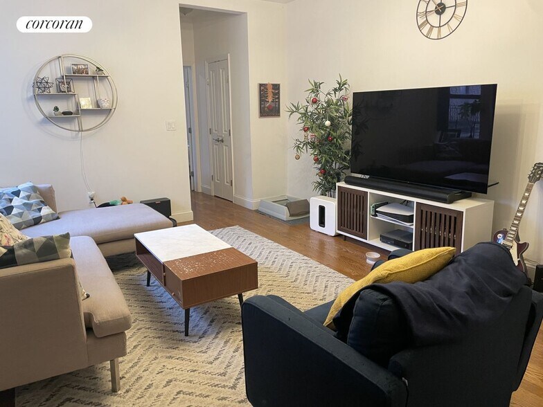 Building Photo - 61-09 39th Avenue H6