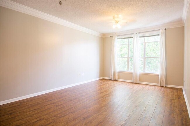 Building Photo - 955 Juniper St NE