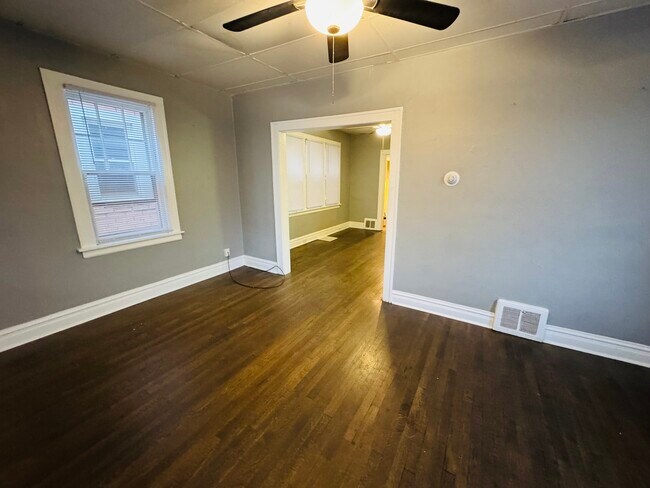 Building Photo - 541 Forsythe Ave