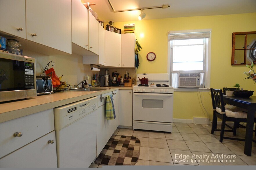 Building Photo - 151 Nonantum St