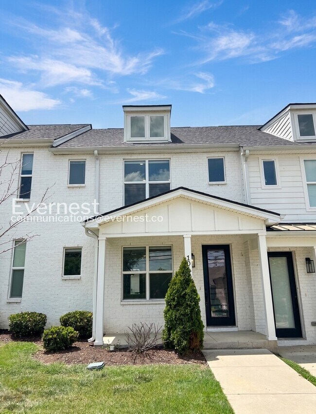 Building Photo - 2-Bed/2.5Bath Town Home/Pet Friendly/Available Soon!