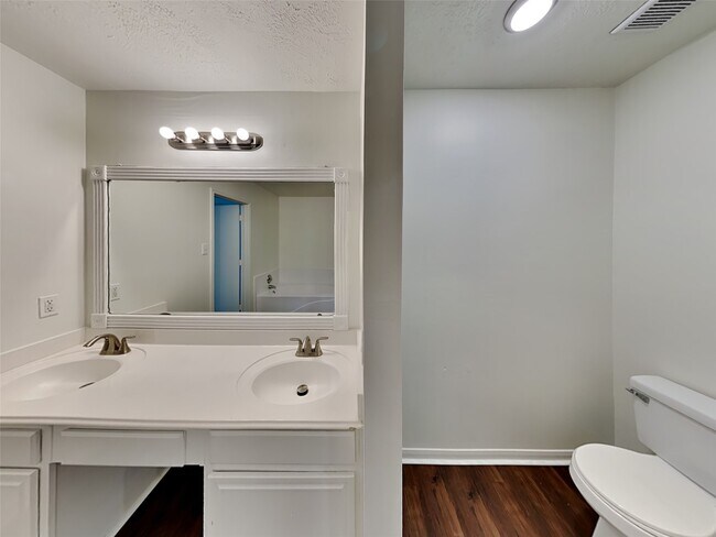 Building Photo - 7007 Durango Dr