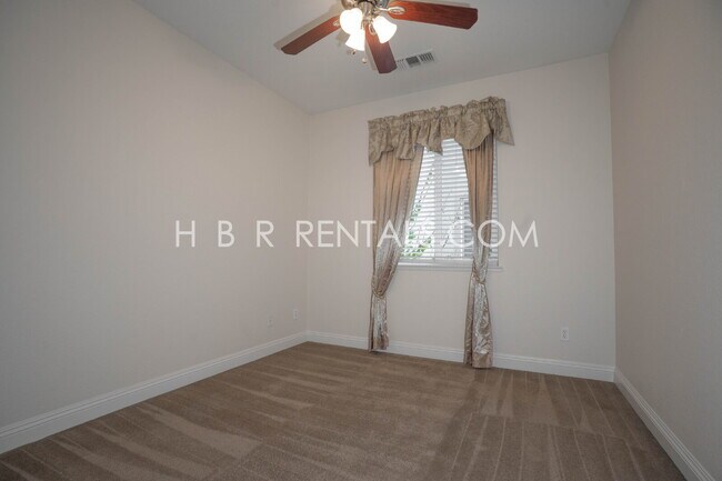 Building Photo - MANTECA RENTAL 4 BEDROOM OUTDOOR PIZZA OVEN in beautiful rear yard