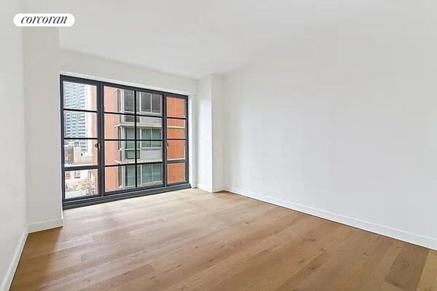 Building Photo - 211 Schermerhorn St