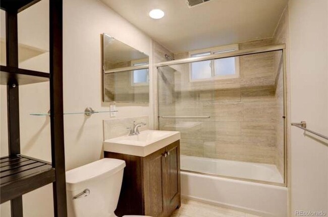 Building Photo - West Highlands Garden Level  2-bedroom 1-b...