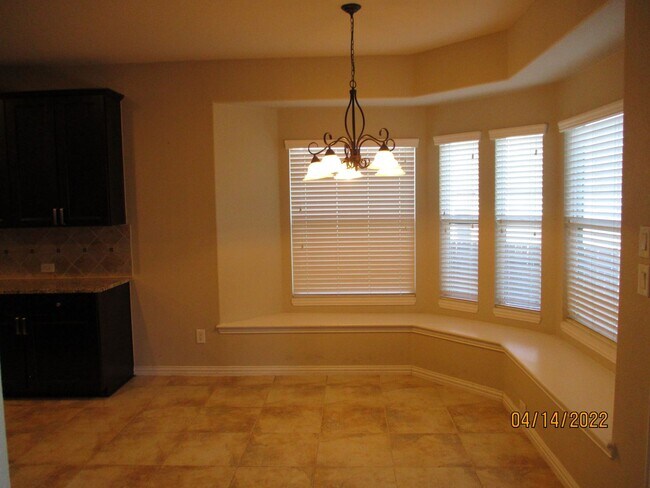 Building Photo - 2505 Mesa Glen Dr