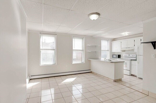 Building Photo - 156 Bennington St