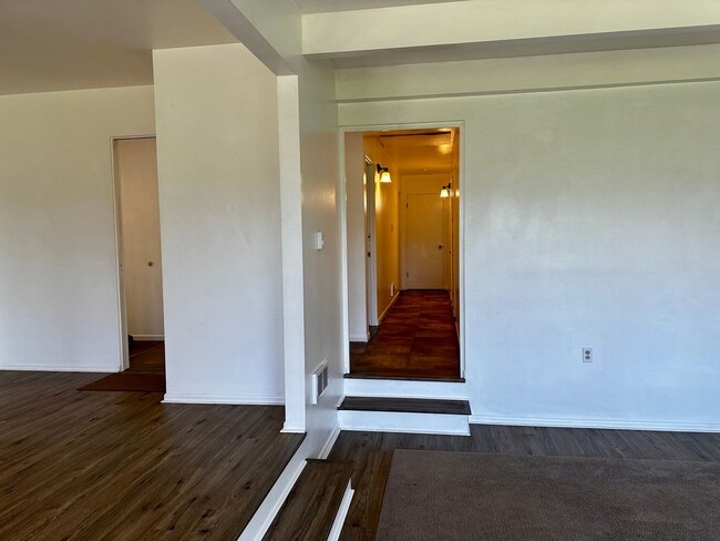 Building Photo - Amazing Country Home 4 bed, 2 bath with Ga...