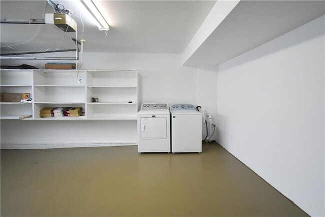 Building Photo - 2401 Inverloch Cir
