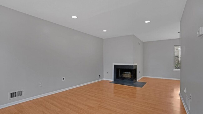 Building Photo - 1090 Schmidt Ln