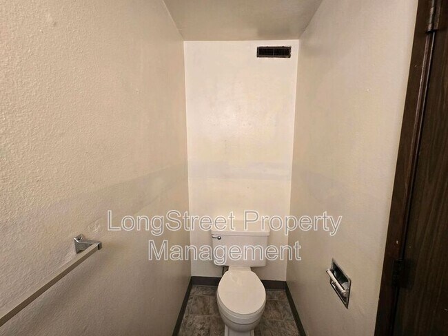 Building Photo - 2145 NW Highland Dr