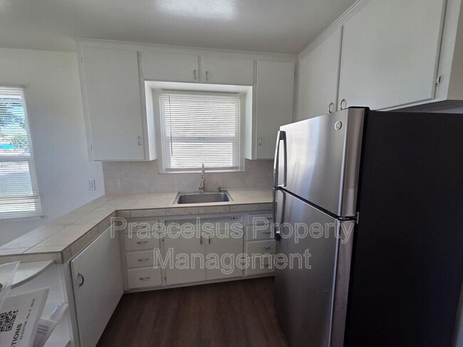 Building Photo - 270 Whitney St