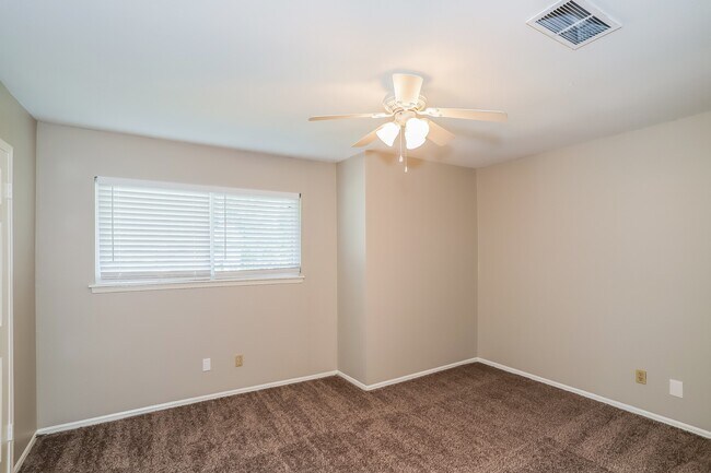 Building Photo - 7902 Beaufort Dr