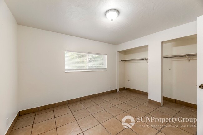 Building Photo - Updated Duplex In Great West Valley Area
