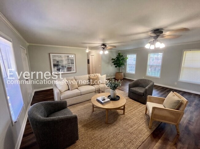 Building Photo - 4 Bed, 2.5 Bath Home with Fenced Yard / Pet-Friendly / Coming Soon!