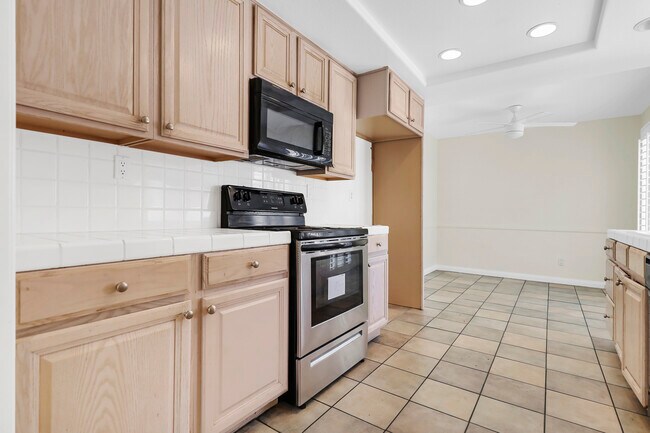 Building Photo - 72309 Blueridge Ct