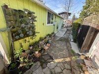 Building Photo - 210 Lone Oak Ave