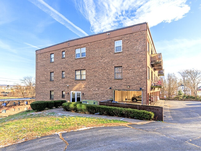 Primary Photo - 50 Long St