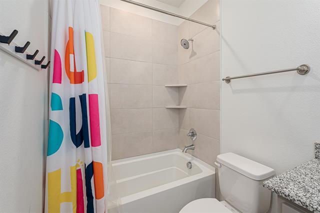 Building Photo - 988 Emil Pl