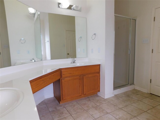 Building Photo - 1511 Homewood Cir