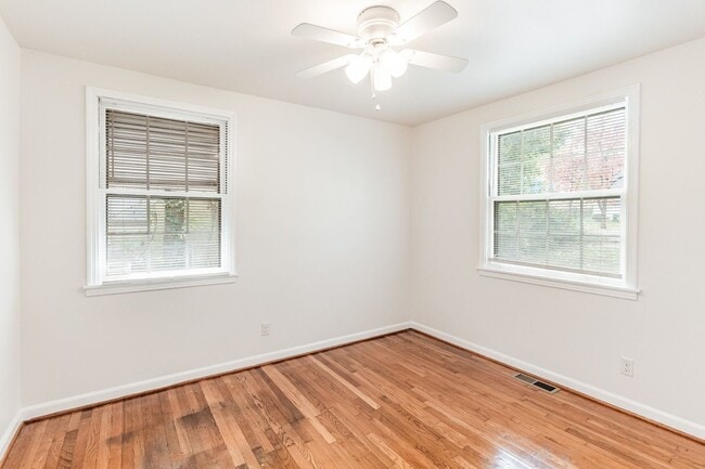 Building Photo - 5506 Bon Air Cir