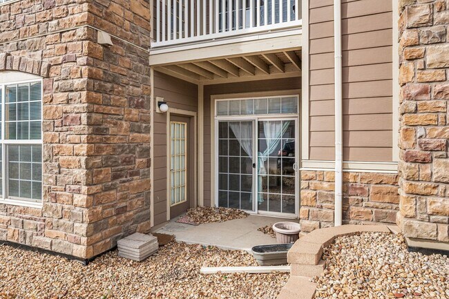 Building Photo - Ground Floor! No Stairs! 2Bed / 2 Bath Condo in Englewood!