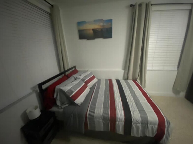 Building Photo - 900 NE 85th St