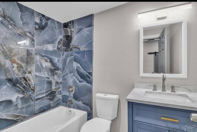 Building Photo - 421 E Beech St