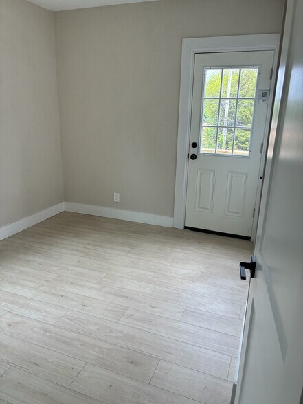 Building Photo - 4642 W Scranton Pl