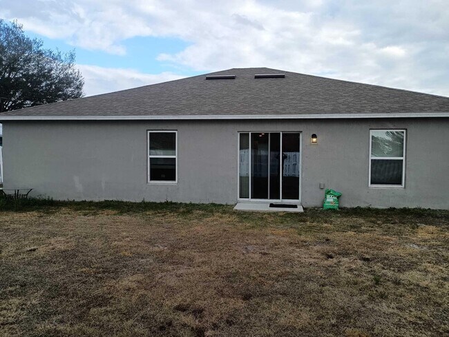 Building Photo - 337 SE Starfish Ave