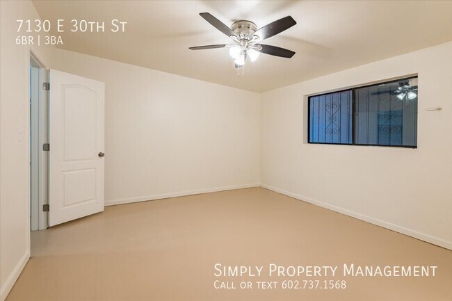 Building Photo - 4 bedroom 2 bath main house with a 2 bed 1...