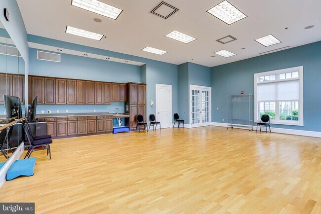 Building Photo - 44306 Stableford Square