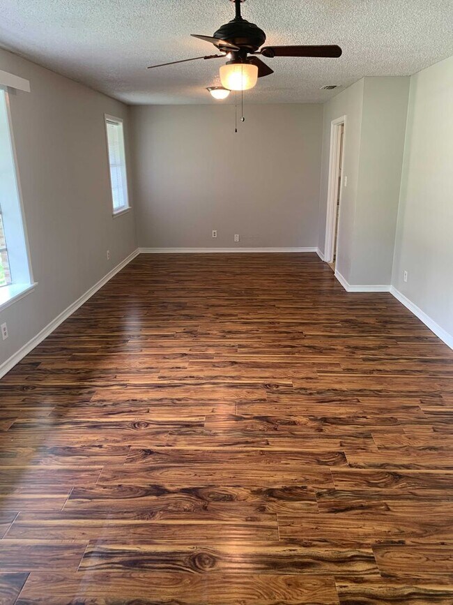 Building Photo - 901 Downing St