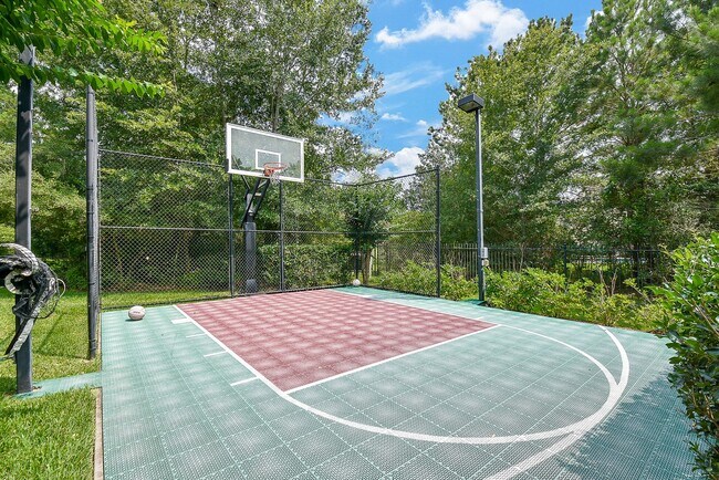 Building Photo - 10 Player Pond Pl