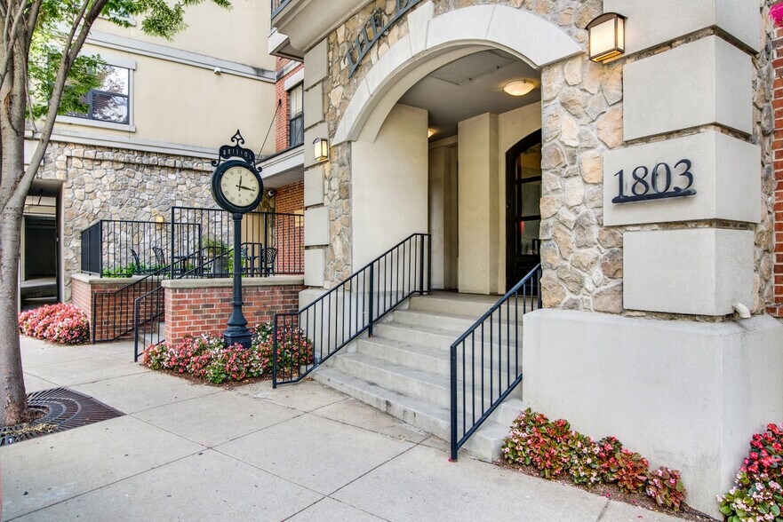 Building Photo - 1803 Broadway