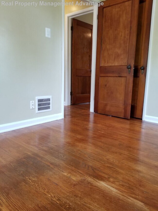 Building Photo - Meticulously Maintained 2 Bedrooms and 1.5 Bathrooms in Ferndale!