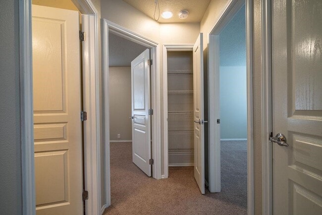 Building Photo - 11 Tidwillow Pl