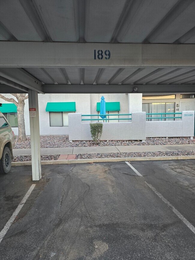 Building Photo - Beautiful 2 bedroom, 2 bath Condo available