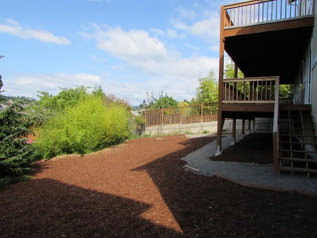 Building Photo - Large 4 Bedroom Edgemoor Home w/ Mother-in-law Suite